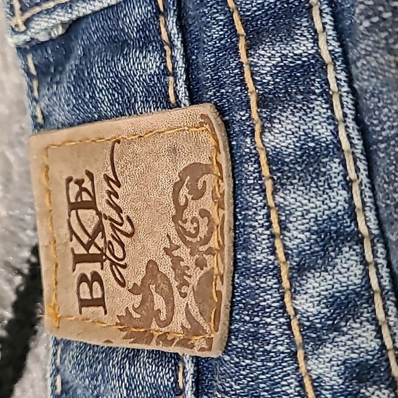 VINTAGE EXCLUSIVE MADISON BKE EMBROIDERED FRAYED-HEM DISTRESSED DENIM SKIRT - Picture 6 of 12